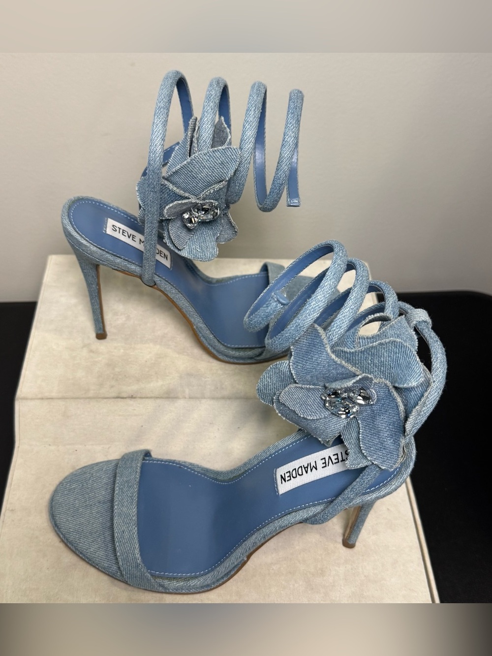 Steve Madden Blue Denim Floral Wrap High Heel Sandals, size 8.5, NWOT - Picture 3 of 8